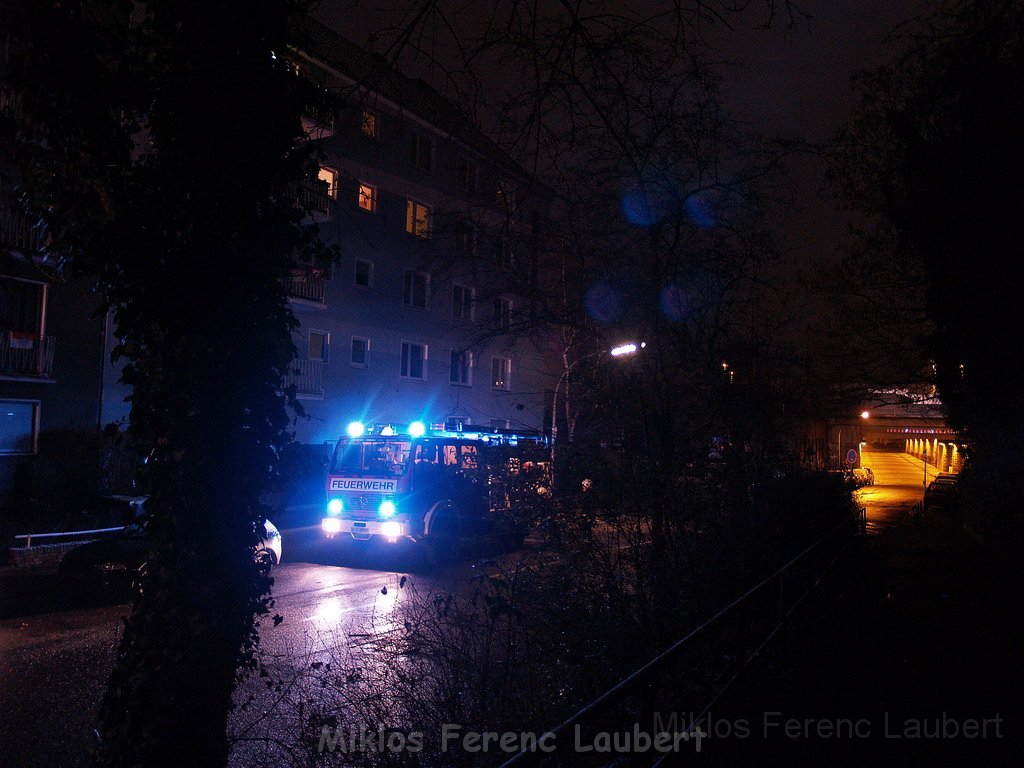 Feuer 3 Dachstuhlbrand Koeln Muelheim Gluecksburgstr P184.JPG